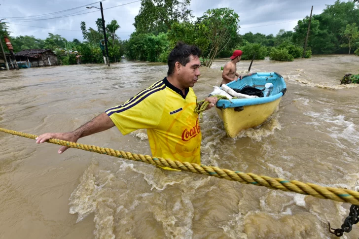 Huracán Eta: al menos 57 muertos en Honduras y ahora azota a Florida como tormenta