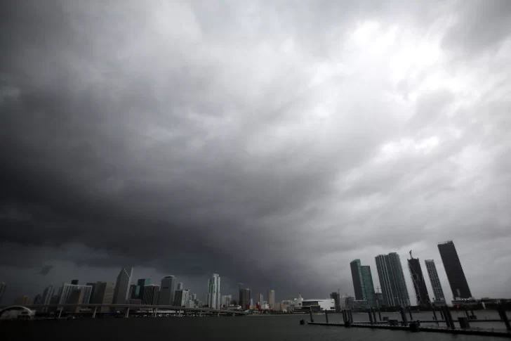 Así espera Miami la llegada del huracán Irma