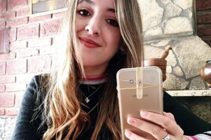 El video de una profe sanjuanina para hacer un microscopio en casa que recorre las redes