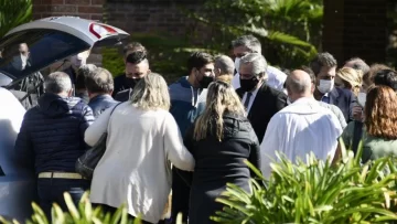 Alberto Fernández, funcionarios y familiares despidieron al ministro Meoni en Junín Alberto Fernández, funcionarios y familiares despidieron al ministro Meoni en Junín