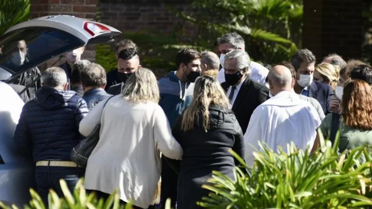 Alberto Fernández, funcionarios y familiares despidieron al ministro Meoni en Junín Alberto Fernández, funcionarios y familiares despidieron al ministro Meoni en Junín