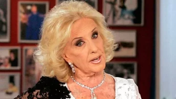 Mirtha Legrand se mostró comiendo pizza y en pantuflas Mirtha Legrand se mostró comiendo pizza y en pantuflas