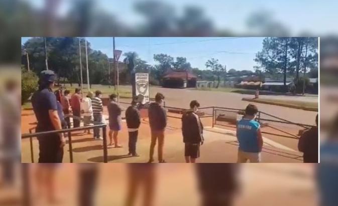 La policía tuvo que sermonear 14 personas que habían violado la cuarentena