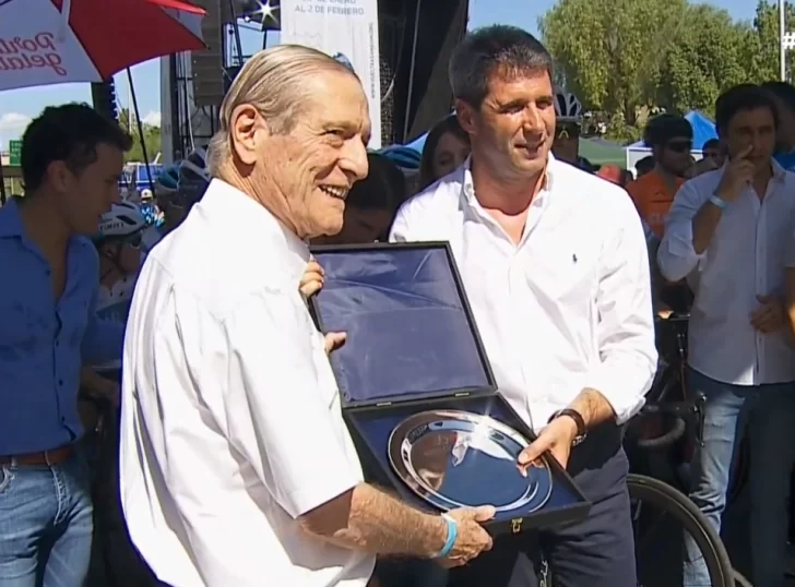 DIARIO DE CUYO fue premiado por su apoyo al ciclismo DIARIO DE CUYO fue premiado por su apoyo al ciclismo