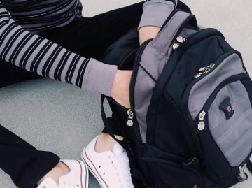 Cayó una pareja con carne, ropa interior y mercadería robada en un supermercado Cayó una pareja con carne, ropa interior y mercadería robada en un supermercado