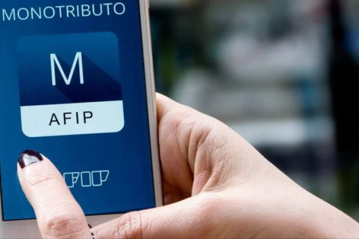 AFIP dispuso un reintegro para monotributistas: cómo cobrarlo