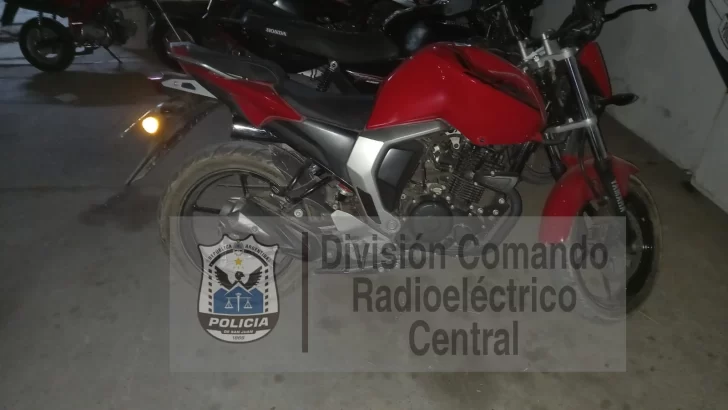 Un motociclista intentó darse a la fuga cuando lo paró la Policía: llevaba cocaína