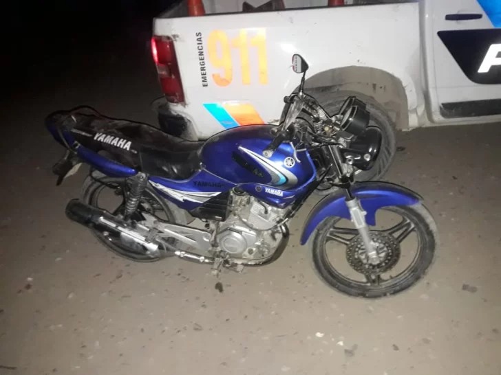 Un motociclista chocó con una camioneta y resultó fracturado Un motociclista chocó con una camioneta y resultó fracturado