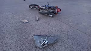 Lo hallaron tendido al lado de la calle y lastimado: había sufrido un accidente en moto Lo hallaron tendido al lado de la calle y lastimado: había sufrido un accidente en moto