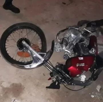 Una moto embistió a una mujer y dos niños que estaban en la calle y todos resultaron heridos Una moto embistió a una mujer y dos niños que estaban en la calle y todos resultaron heridos