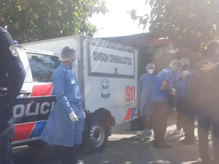 Revuelo por la repentina muerte de un hombre en una vereda de Rawson