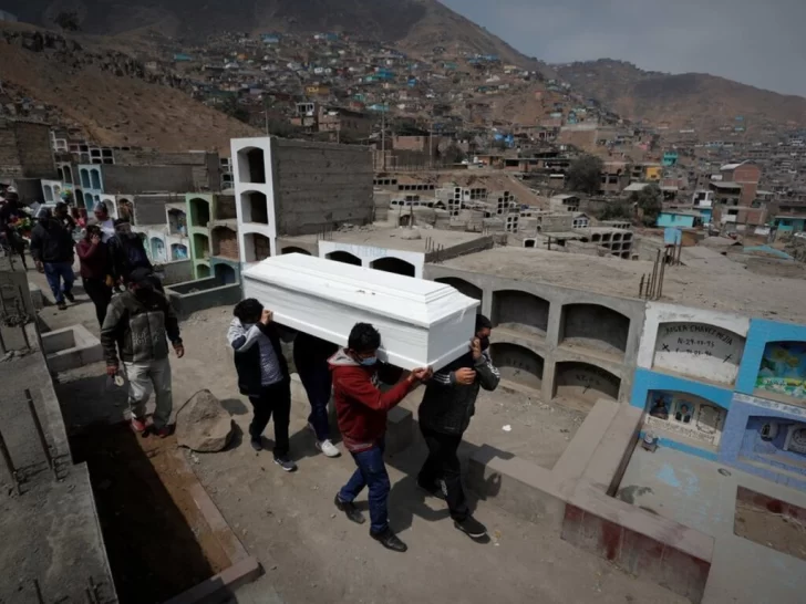 Perú registró su mayor récord de muertes diarias por Covid-19 Perú registró su mayor récord de muertes diarias por Covid-19