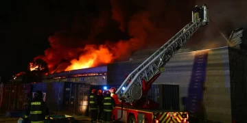 Otra muerte en Chile, en medio de saqueos y locales incendiados