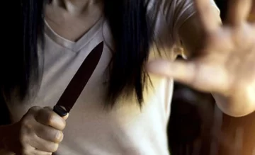En una pelea por un chico, una joven de 17 años agredió a otra de 15 con un cuchillo