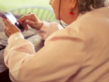 Estafaron a través de mensaje de texto a una mujer de 62 años y le sacaron $33 mil Estafaron a través de mensaje de texto a una mujer de 62 años y le sacaron $33 mil