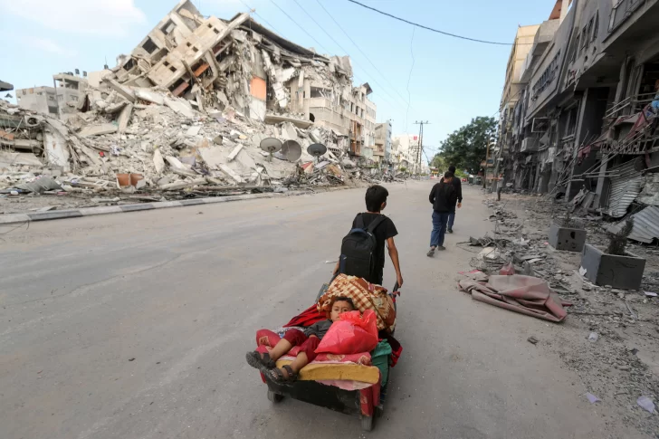 Dramática huida de palestinos por el bombardeo de Israel sobre Gaza