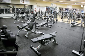 Un hombre murió en un reconocido gimnasio mientras realizaba ejercicios en el suelo Un hombre murió en un reconocido gimnasio mientras realizaba ejercicios en el suelo