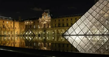 Evacuaron el Museo del Louvre de París y el Palacio de Versalles por amenazas Evacuaron el Museo del Louvre de París y el Palacio de Versalles por amenazas