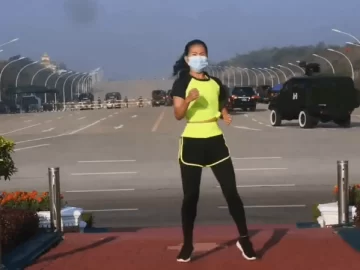 Aseguran que dio una clase de aeróbic mientras sucedía un golpe de Estado