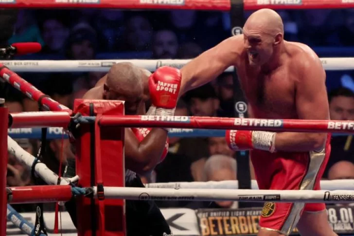 Tyson Fury retuvo el título pesado en una desigual pelea