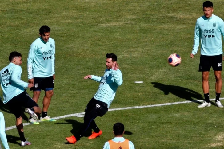 Un drone sorprendió a la selección argentina en el entrenamiento y Scaloni lo mandó a bajar