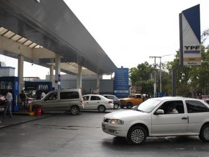 En San Juan las estaciones de servicio “no dan abasto” y en algunas se llegó al límite del cupo En San Juan las estaciones de servicio “no dan abasto” y en algunas se llegó al límite del cupo
