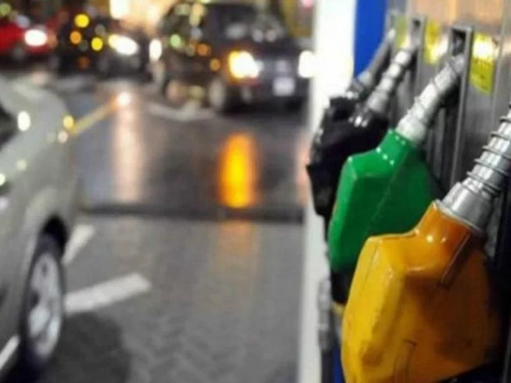 Desde la medianoche aumentarán alrededor de 3,5% los precios de la nafta y el gasoil