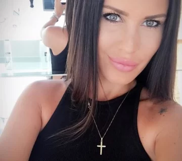 Natalie Weber y una selfie subida de tono en microbikini Natalie Weber y una selfie subida de tono en microbikini