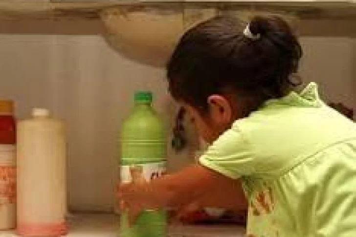 Una beba de 2 años tomó lavandina y terminó en el hospital