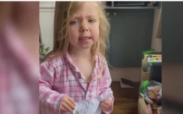 Le hizo un dibujo a su madre y lo encontró en la basura: “Ahora vas a tener problemas” Le hizo un dibujo a su madre y lo encontró en la basura: “Ahora vas a tener problemas”