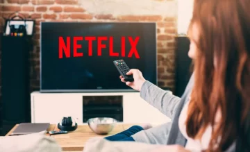 Por ahora, Netflix discontinúa la función que pedía un abono extra por compartir la cuenta