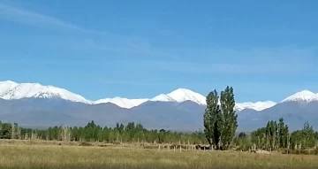 Mientras San Juan era un infierno, la cordillera se teñía de blanco Mientras San Juan era un infierno, la cordillera se teñía de blanco