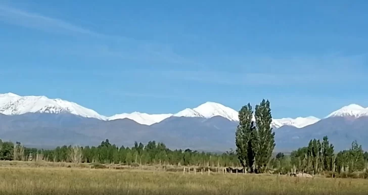 Mientras San Juan era un infierno, la cordillera se teñía de blanco Mientras San Juan era un infierno, la cordillera se teñía de blanco