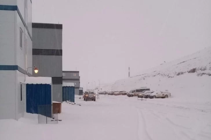 Temporal en Veladero: nieva desde el jueves por la noche y ya hay más de 20 cm acumulados