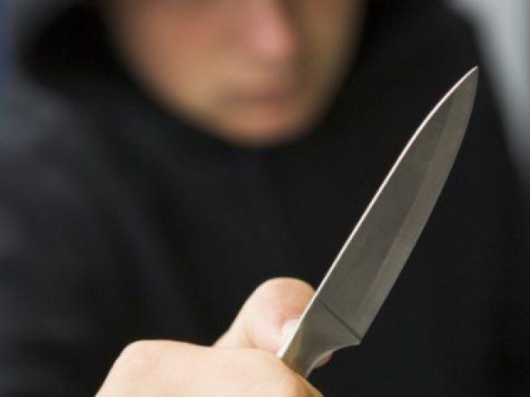 Su padre discutió con un menor, quiso calmarlos y terminó apuñalada Su padre discutió con un menor, quiso calmarlos y terminó apuñalada