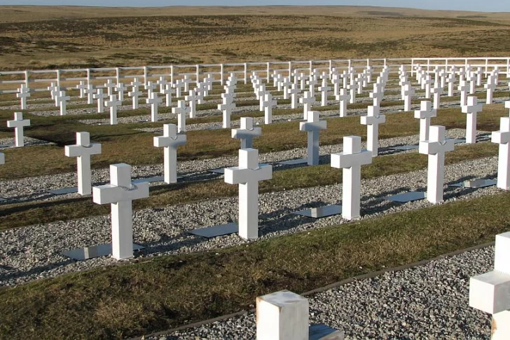 Llegó a 100 el número de argentinos enterrados en Darwin que fueron identificados