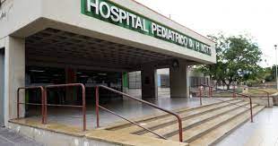 Dio marcha atrás con un camión, aplastó a su hija de 4 años y pelea por su vida Dio marcha atrás con un camión, aplastó a su hija de 4 años y pelea por su vida