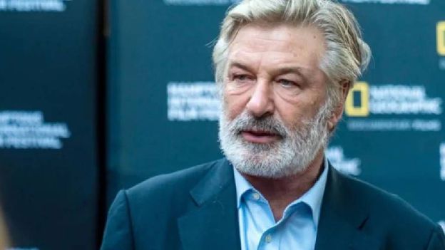 Revelaron que Alec Baldwin ensayaba un disparo a la cámara cuando ocurrió la tragedia Revelaron que Alec Baldwin ensayaba un disparo a la cámara cuando ocurrió la tragedia