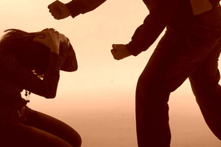 Tres años y 6 meses de cárcel para un hombre que pateó y mordió a su pareja embarazada