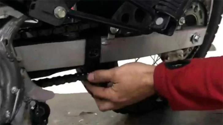 Arreglaba una moto, se amputó dos dedos de la mano y debió ser hospitalizado Arreglaba una moto, se amputó dos dedos de la mano y debió ser hospitalizado