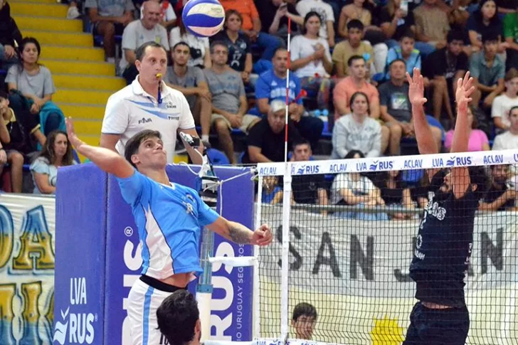 Obras volvió a perder contra Policial y quedó eliminado en los cuartos de final