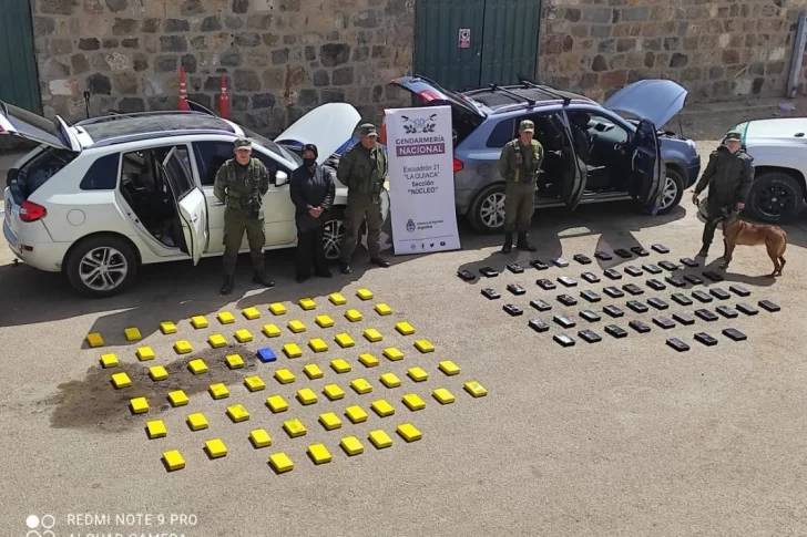 Secuestran más de 123 kilos de cocaína que trasladaban ocultos en dos autos