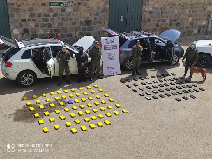 Secuestran más de 123 kilos de cocaína que trasladaban ocultos en dos autos