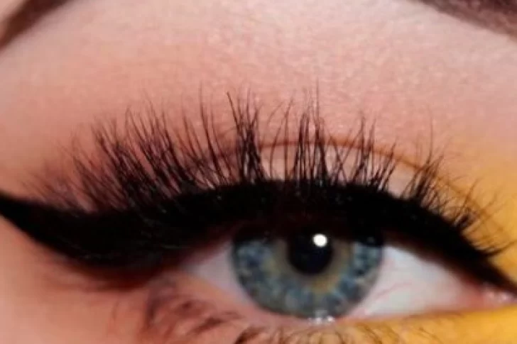 El nuevo maquillaje que ayuda a resaltar la mirada: toque de color en el lagrimal