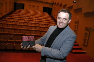 El hombre de las 50 voces