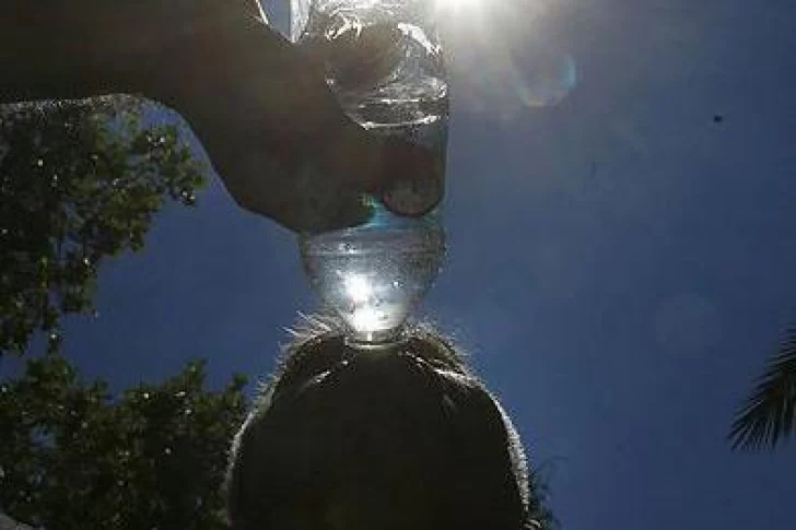 El alerta por la ola de calor subió a “Rojo” en San Juan: qué implica y cómo cuidarse