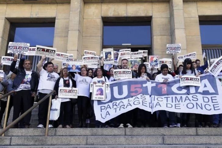 Los familiares de la tragedia de Once repudiaron la comparación de Vidal
