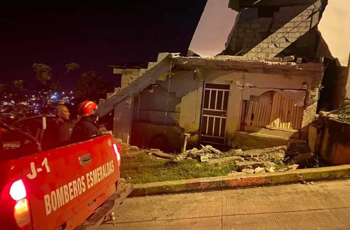 Al menos un muerto y un herido por un sismo frente a la costa de Ecuador Al menos un muerto y un herido por un sismo frente a la costa de Ecuador