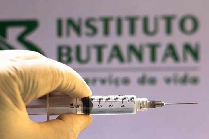Brasil registró una vacuna contra el Covid-19 y quiere probarla en humanos