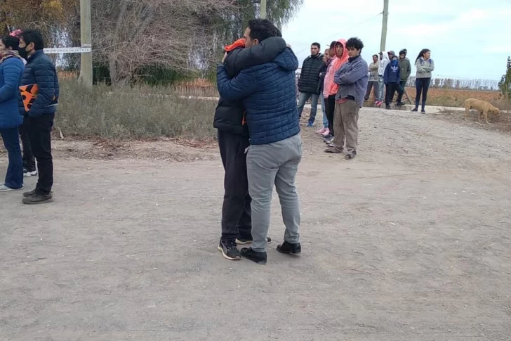 El papá de Gimena la buscó toda la madrugada y pasó 3 veces por el desagüe, pero no vio el auto